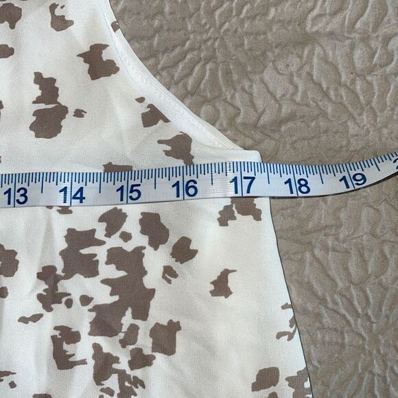 Gilli Womens Tank Sleeveless V Neck Animal Print Tiered‎ Casual Small White Gray - Picture 6 of 7